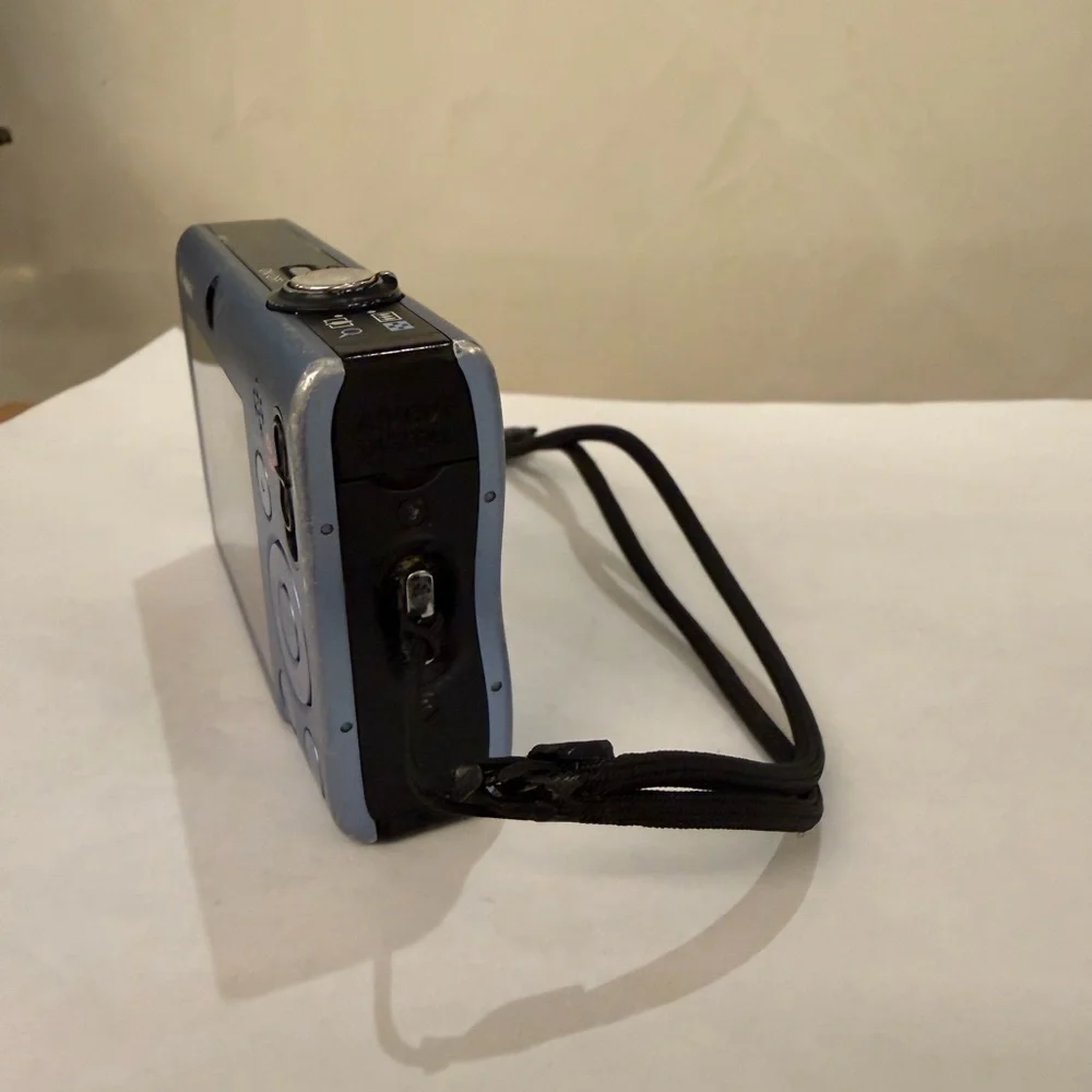 Canon PowerShot SD1100 IS Digital Camera - Blue